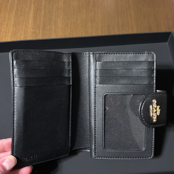 Coach Medium Corner Zip Leather Wallet - Picture 3 of 5